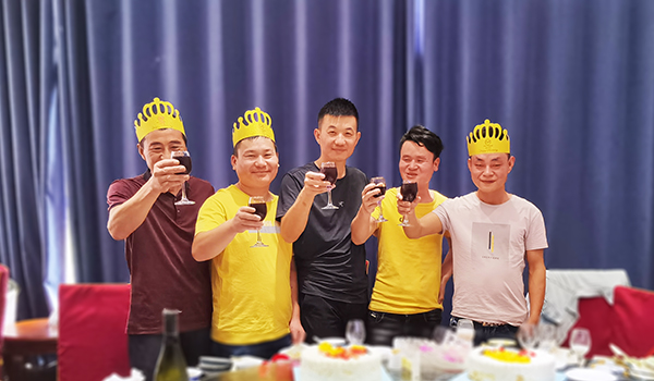 高温离心风机厂家-佰斯拓家人们的9月生日会